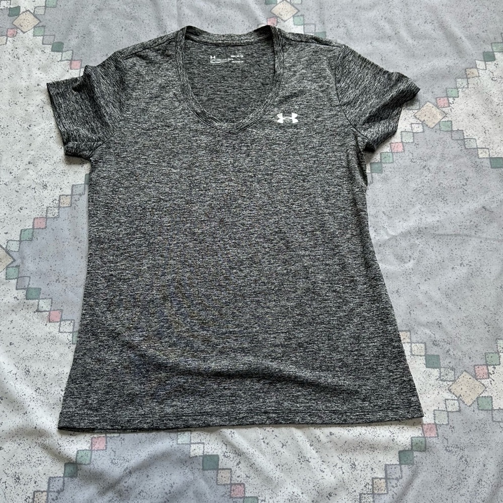 Under Armour short sleeve V-neck T-Shirt